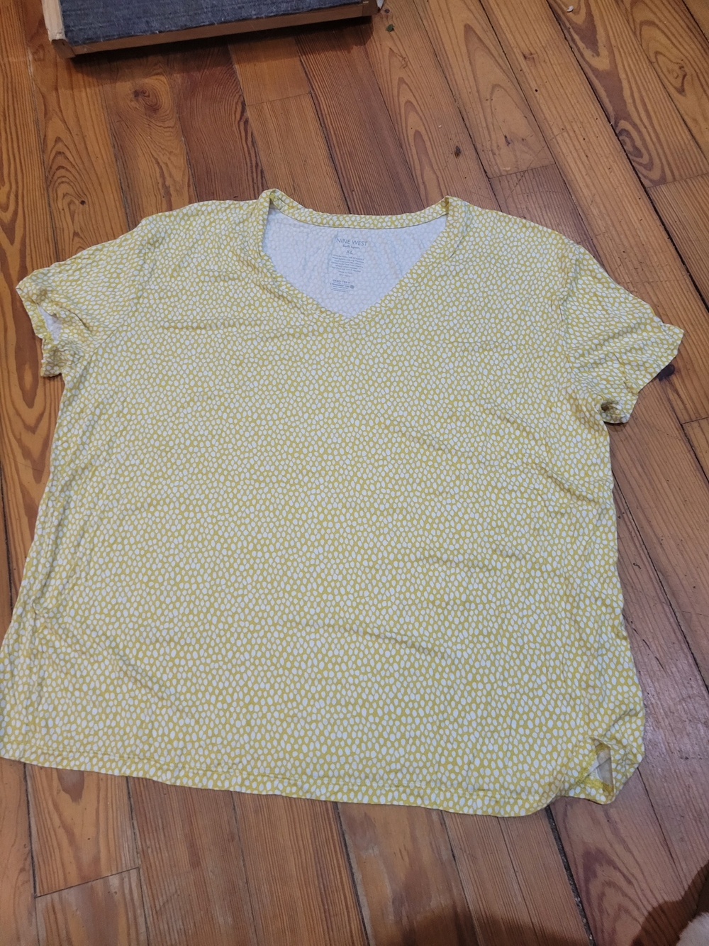 Nine West Yellow Printed V-Neck Short Sleeve Top